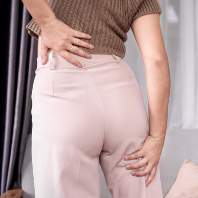 what causes hip pain that radiates down the leg